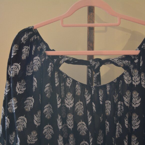 🌿 Old Navy NWT Black Leaf Print Top – Shoulder Tie Back – Size 4X 🌿 - Picture 2 of 8